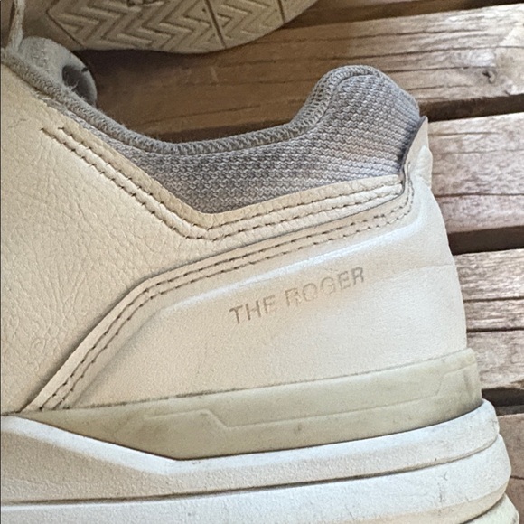 On Running THE ROGER - Picture 5 of 8